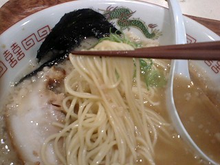 麺大勝 とんこつ醤油ラーメン 麺