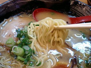 てっぺん 特製とんこつ 麺