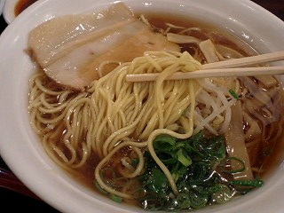 喜らく 醤油ラーメン 麺