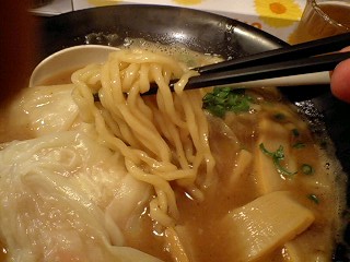 広州市場 海老雲呑麺 麺