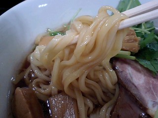 鏡花 極み醤油らーめん 麺