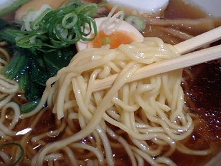 日清ラ王袋麺屋 醤油 麺