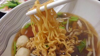 Quartier FoodHall Thai boat noodles with pork balls&pork 
