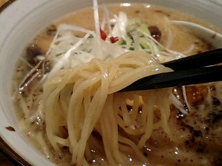 らーめん あらうま堂 角煮らーめん 麺