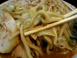 ラーメンたくのじ スパイシーカレー(野菜増し) 麺