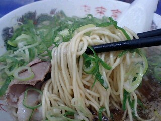 来来亭 ラーメン(麺硬めネギ多め) 麺