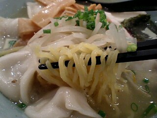 伝説のすた丼 水餃子のタンメン 麺