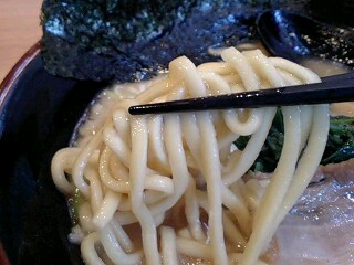 麺家 昴 とんこつ醤油らーめん 麺