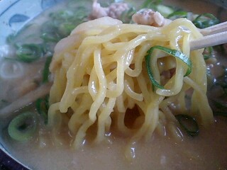 白ひげ食堂 豚汁ラーメン 麺