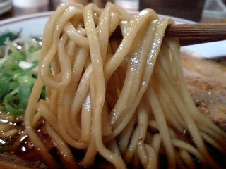 金久右衛門 金胡麻醤油(紅醤油) 麺