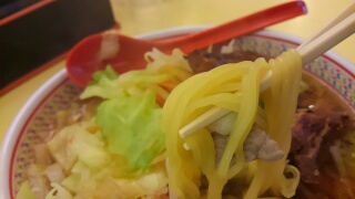 神座 炙り焼豚ラーメン 麺