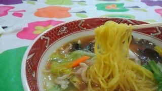 中華料理長城 五目ラーメン 麺