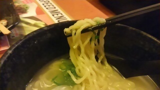 鳥貴族 ワンタンメン 麺