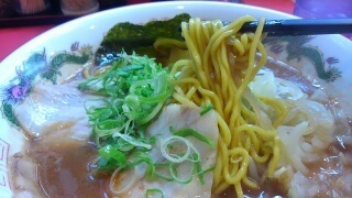ラーメンたんろん 味噌ラーメン(大盛) 麺