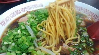 新福菜館 中華そば(大) 麺