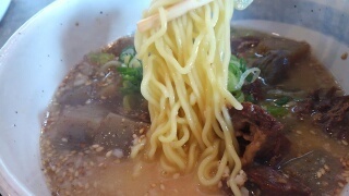 らーめん夢屋台 すじコン味噌らーめん 麺