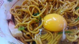ラーメンたんろん 油そば(特盛) 生卵投入