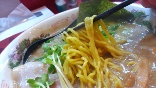 ラーメンたんろん 牡蠣味噌ラーメン 麺