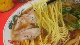 魁力屋 特製醤油ラーメン(大) 麺