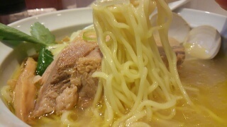 贔だしや 貝だし鶏そば 麺