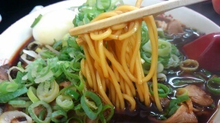 新福菜館 中華そば(並) 麺