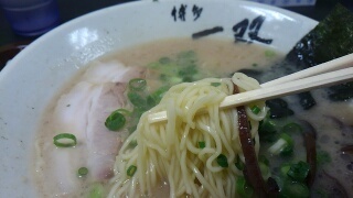 博多一双 豚骨ラーメン 麺
