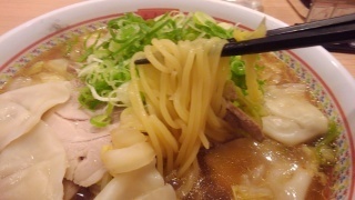 神座 ワンタン麺(中盛) 麺