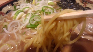 風来軒 とんこつラーメン 麺