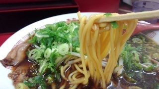 新福菜館 中華そば(大) 麺