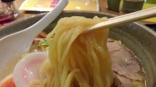 らくらく亭 鶏白湯ラーメン(大) 麺