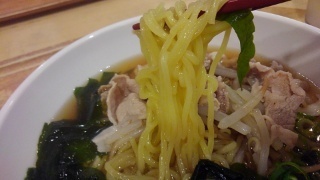 森のキッチン ブーブーもやし醤油ラーメン 麺