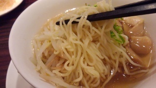 香港蒸籠 塩らーめん 麺