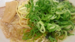 ラーメン魁力屋 あご煮干し醤油ラーメン ネギ投入